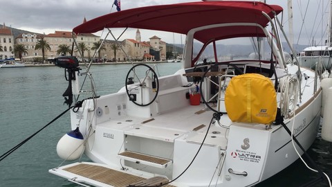 Beneteau Oceanis 38