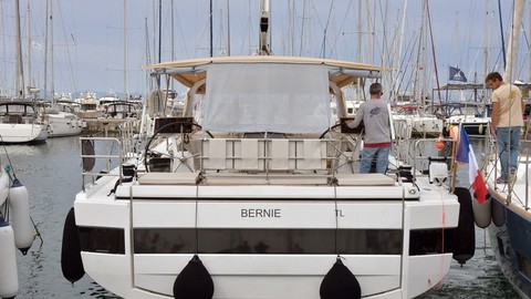 Beneteau Oceanis Yacht 62
