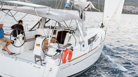 Beneteau Oceanis 38