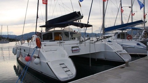 Fountaine pajot belize 43
