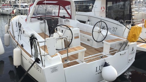 Beneteau Oceanis 38