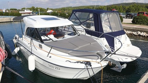 Beneteau Antares 8