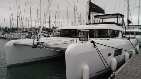 Lagoon 42