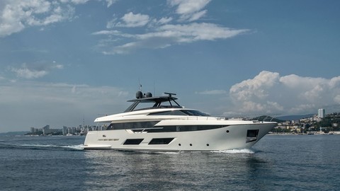 Ferretti 920