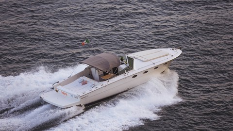 Tornado 38 Cruising