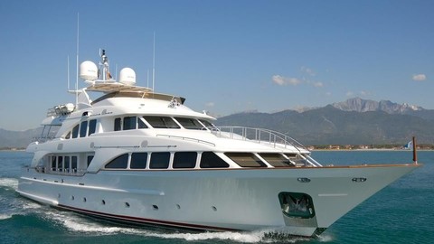Benetti 122