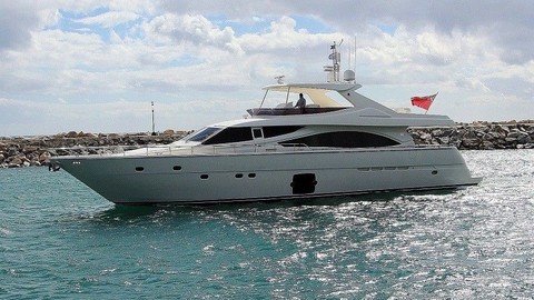 Ferretti 830