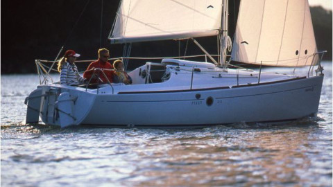 Beneteau First 211