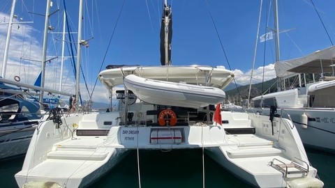 Lagoon 42