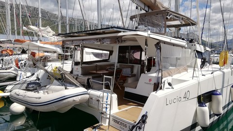 Fountaine Pajot Lucia 40