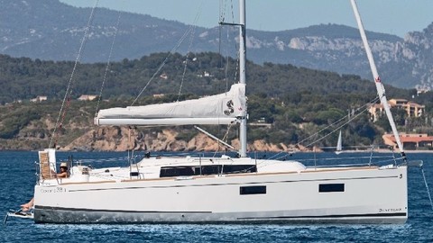 Beneteau Oceanis 38