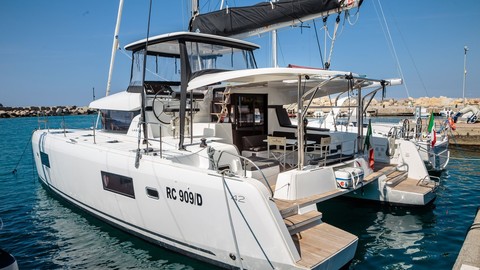 Lagoon 42