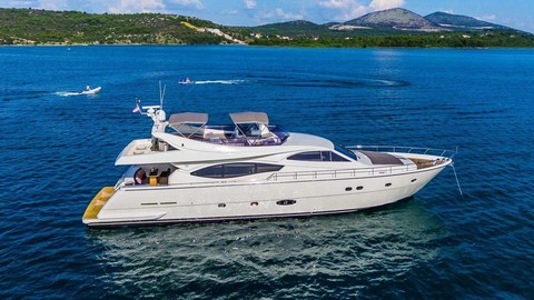 Ferretti 760