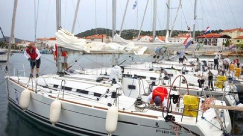 Beneteau First 35