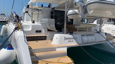 Lagoon 42