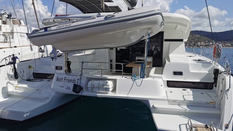 Lagoon 42