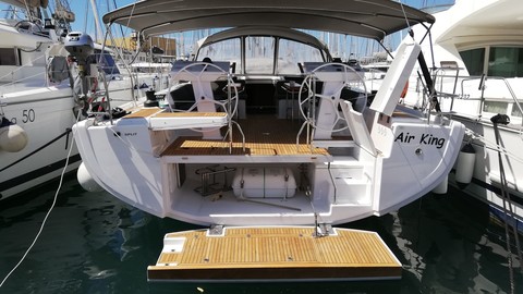 Hanse 548