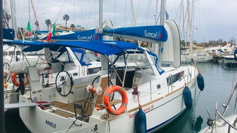 Beneteau Oceanis 38