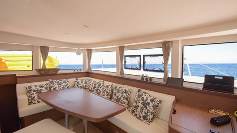 Lagoon 42