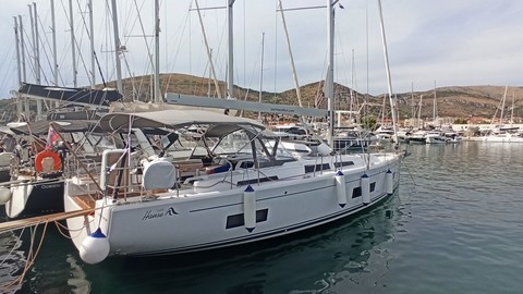 Hanse 548