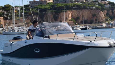 Quicksilver Activ 755 Sundeck