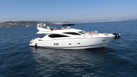 Sunseeker 82 Yacht