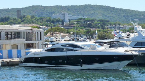 Sunseeker Predator 82