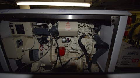 Chris-Craft Commander 44