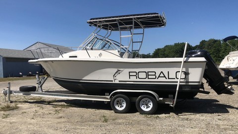 Robalo 2140 walkaround