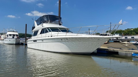 Sea ray 500 db sedan bridge