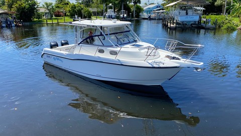 Boston Whaler 305 Conquest