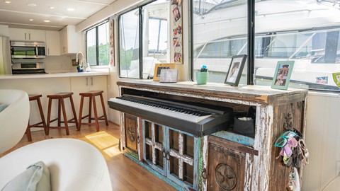 Outer Reef 580 Motoryacht