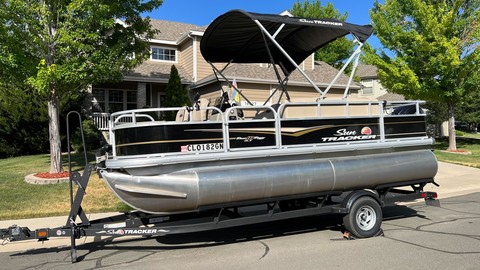 Sun Tracker Bass Buggy 18 DLX