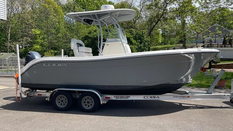Cobia 217 center console