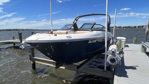 Sea Ray 230 SLX
