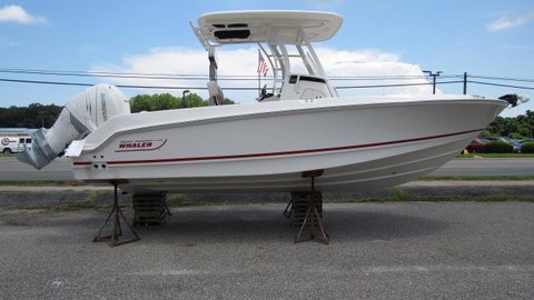 Boston Whaler 230 Outrage