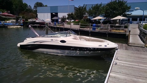 Sea Ray 240 Sundeck