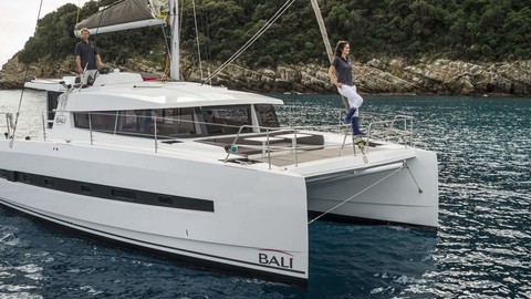 Bali catamarans 4.0 lounge