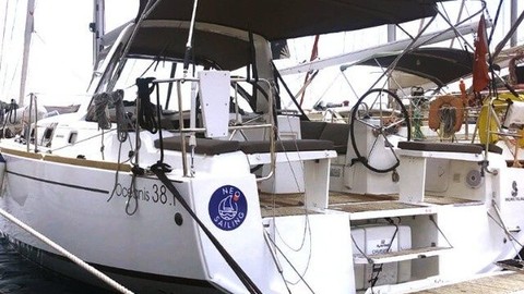 Beneteau Oceanis 38