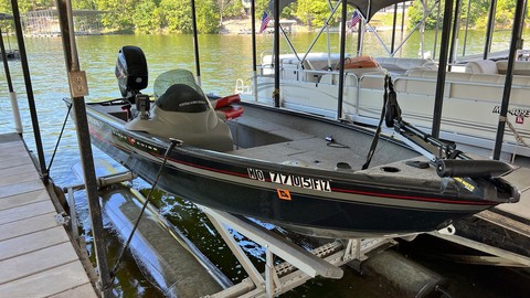 Tracker Super Guide V-16 SC