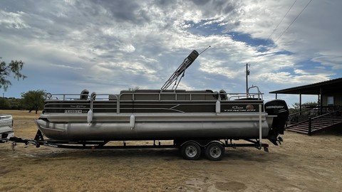 Sun Tracker Fishin Barge 24 XP3