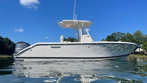 Pursuit 2870 center console