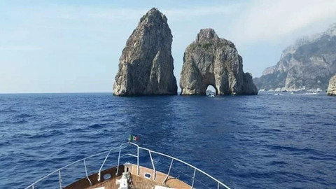 60 x 16 tri-toon passenger vessel