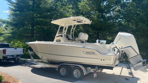 Boston Whaler 230 Outrage
