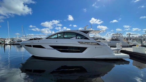 Cruisers Yachts 50 Cantius