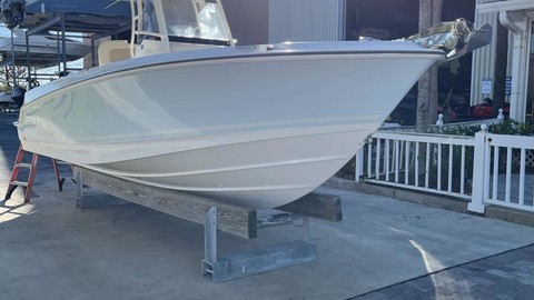 Boston Whaler 230 Outrage