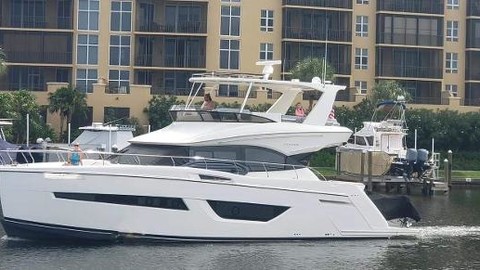Carver 52 Voyager