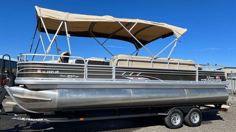 Sun Tracker Fishin Barge 24 XP3