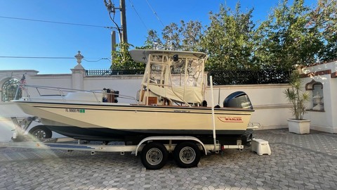 Boston Whaler 320 Outrage Cuddy Cabin