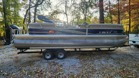 Sun Tracker Party Barge 24 DLX
